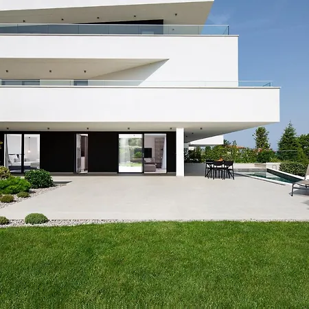 Hadrie Luxury And Azimut