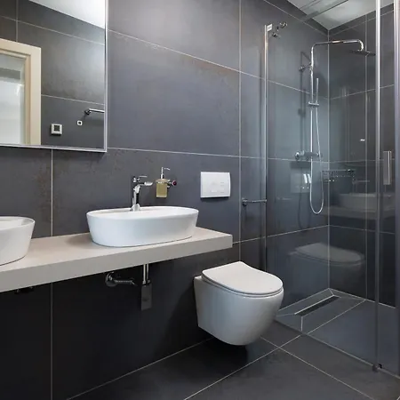 Hadrie Luxury And Azimut