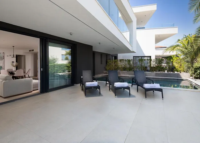 Hadrie Luxury And Azimut Apartment Malinska