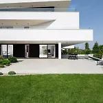 Hadrie Luxury And Azimut
