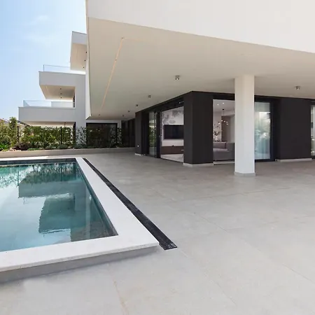 Hadrie Luxury And Azimut Malinska