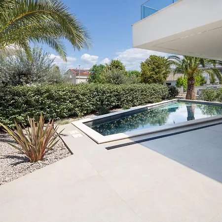 Hadrie Luxury And Azimut Apartment