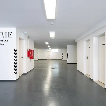 Hadrie Luxury And Azimut